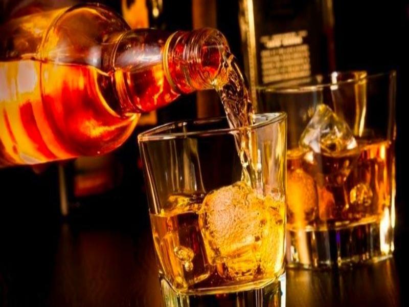 Tên gọi “whisky” bắt nguồn từ cụm từ Gaelic cổ uisge beatha